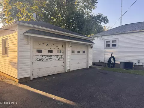 Exterior - 410 S Walnut St, Dunkirk, OH 45836 photo 2 of 4