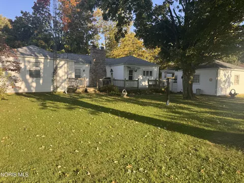 Exterior - 410 S Walnut St, Dunkirk, OH 45836 photo 3 of 4