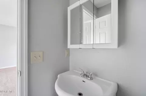 Bath - 602 W Jackson St, Paulding, OH 45879 photo 2 of 4