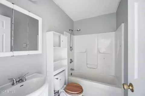 Bath - 602 W Jackson St, Paulding, OH 45879 photo 1 of 4