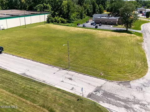 243 Arco Dr, Toledo, OH 43607 photo 2