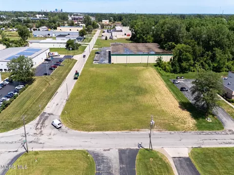 243 Arco Dr, Toledo, OH 43607 photo 3
