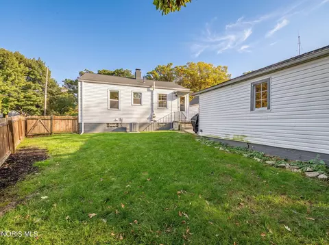 3902 Orono Dr, Toledo, OH 43614