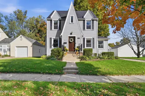 5818 Garden Park Dr, Sylvania, OH 43560