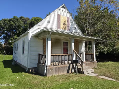 949 Ansonia St, Oregon, OH 43616