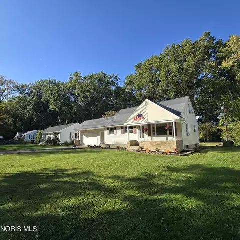 Exterior - 42108 Emerson Ct, Elyria, OH 44035 photo 2 of 16