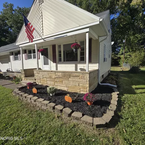 Exterior - 42108 Emerson Ct, Elyria, OH 44035 photo 4 of 16
