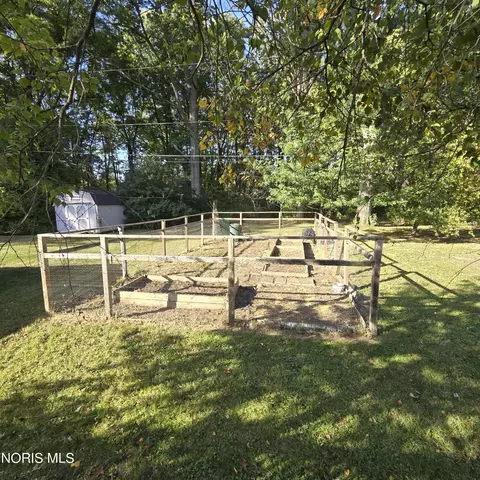 Exterior - 42108 Emerson Ct, Elyria, OH 44035 photo 10 of 16