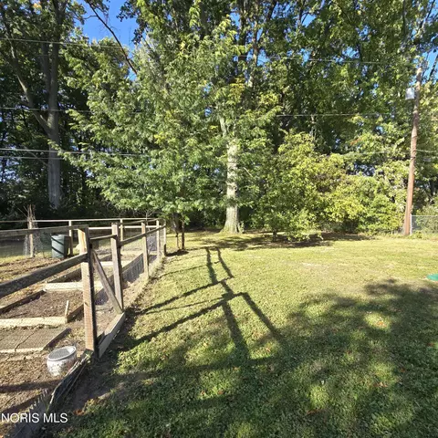 Exterior - 42108 Emerson Ct, Elyria, OH 44035 photo 13 of 16