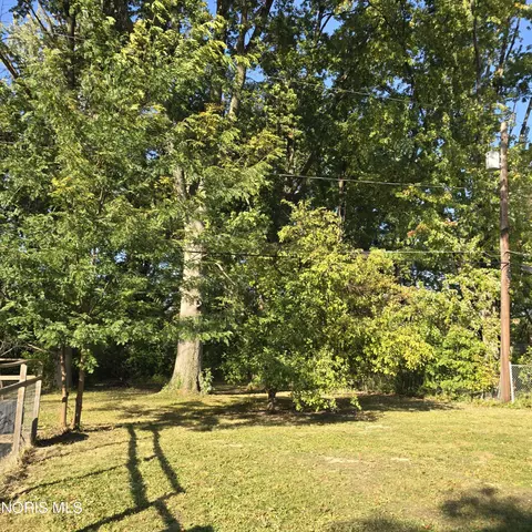 Exterior - 42108 Emerson Ct, Elyria, OH 44035 photo 14 of 16
