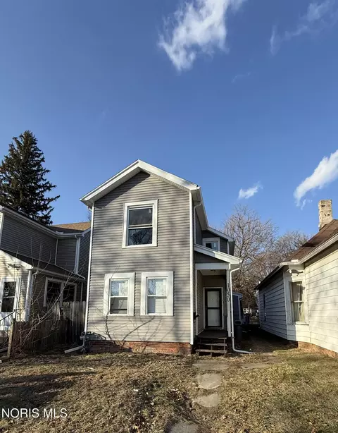 1050 Harding Dr, Toledo, OH 43609