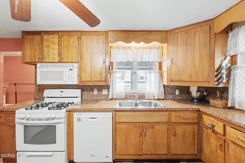 Kitchen - 150 W Strong St, Wayne, OH 43466 photo 3 of 5