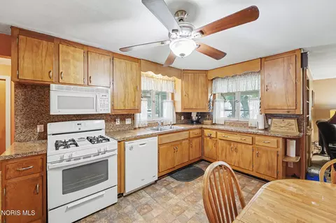 Kitchen - 150 W Strong St, Wayne, OH 43466 photo 2 of 5