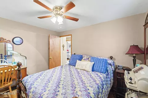 Bedroom - 150 W Strong St, Wayne, OH 43466 photo 7 of 7