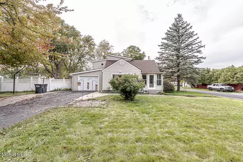 5079 Winona Dr, Toledo, OH 43613
