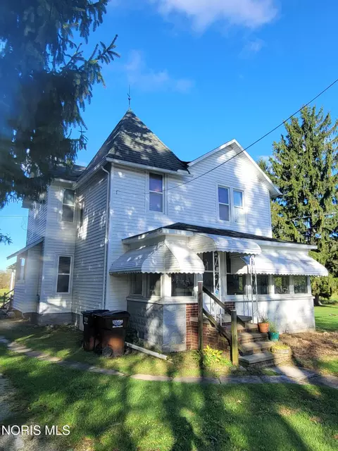 712 Lueke Ave, Woodville, OH 43469