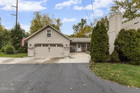 25547 W River Rd, Perrysburg, OH 43551