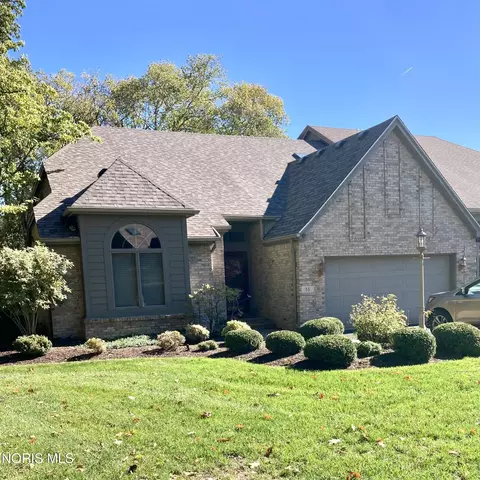 35 Wolf Ridge Dr, Holland, OH 43528