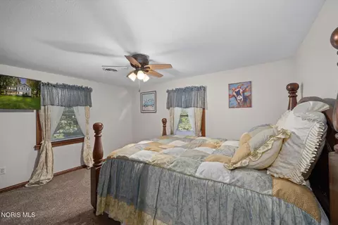 Bedroom - 8520 Cedar Point Rd, Oregon, OH 43616 photo 3 of 5