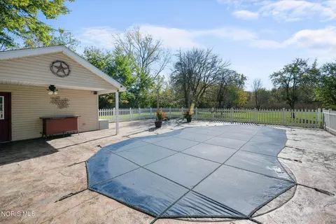 Exterior - 8520 Cedar Point Rd, Oregon, OH 43616 photo 5 of 18