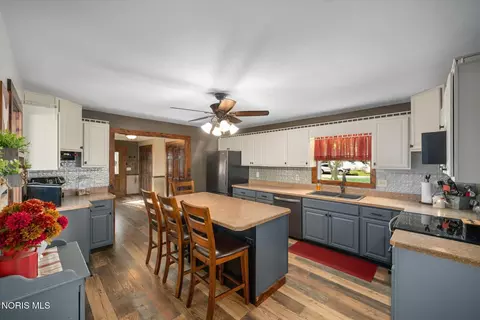 Kitchen - 8520 Cedar Point Rd, Oregon, OH 43616 photo 1 of 4