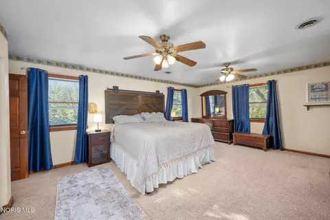 Bedroom - 8520 Cedar Point Rd, Oregon, OH 43616 photo 1 of 5
