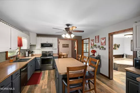 Kitchen - 8520 Cedar Point Rd, Oregon, OH 43616 photo 4 of 4