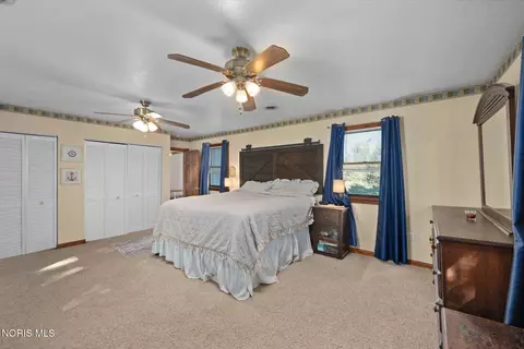 Bedroom - 8520 Cedar Point Rd, Oregon, OH 43616 photo 2 of 5
