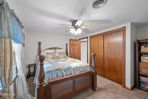 Bedroom - 8520 Cedar Point Rd, Oregon, OH 43616 photo 4 of 5