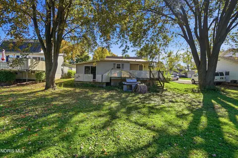 Exterior - 217 E Walnut St, Wauseon, OH 43567 photo 4 of 11