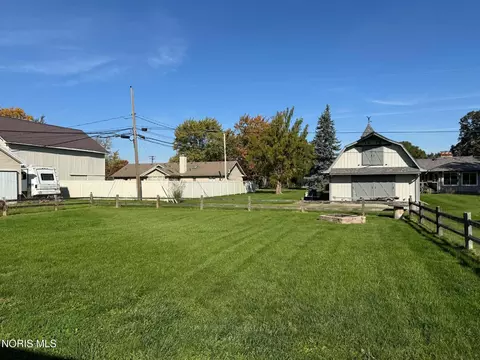 Exterior - 405 E Union St, Walbridge, OH 43465 photo 3 of 3