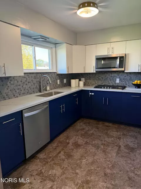 Kitchen - 405 E Union St, Walbridge, OH 43465 photo 1 of 2
