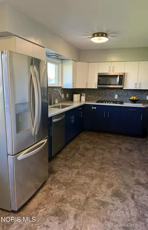 Kitchen - 405 E Union St, Walbridge, OH 43465 photo 2 of 2