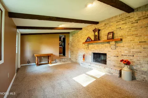 Living - 115 Buckeye Dr, Antwerp, OH 45813 photo 3 of 4