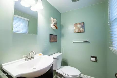 Bath - 115 Buckeye Dr, Antwerp, OH 45813 photo 2 of 3