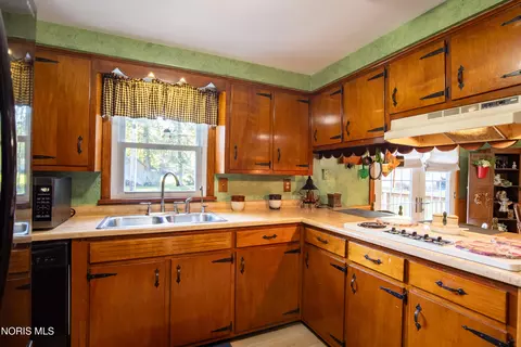 Kitchen - 115 Buckeye Dr, Antwerp, OH 45813 photo 2 of 2