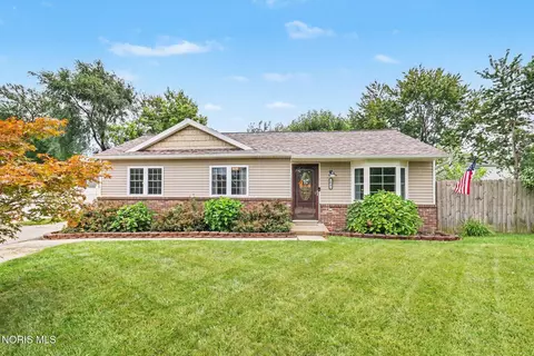 1043 Elm Tree Rd, Rossford, OH 43460
