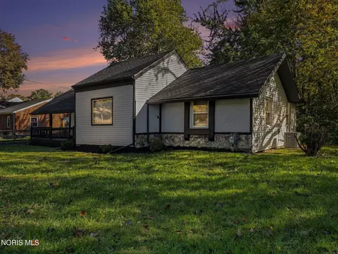 2520 N Holland Sylvania Rd, Toledo, OH 43615