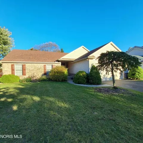 2220 Deerpointe Dr, Toledo, OH 43617