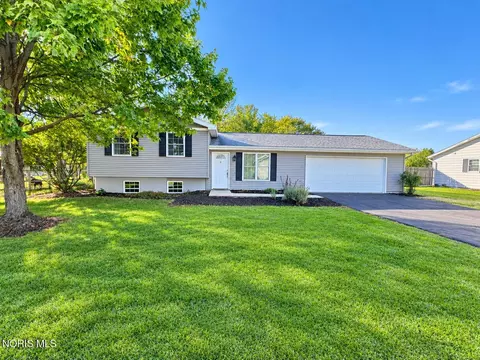 513 N Wintergarden Rd, Bowling Green, OH 43402