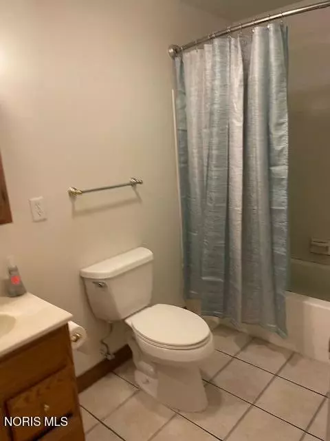Bath - 324 Auburn Ln, Bryan, OH 43506 photo 2 of 2