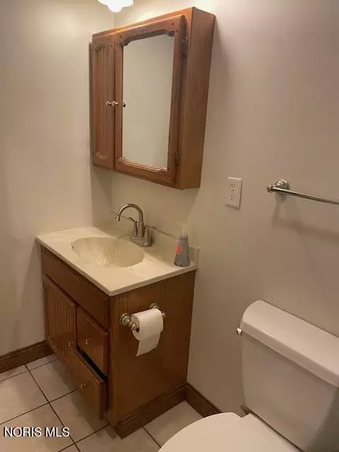 Bath - 324 Auburn Ln, Bryan, OH 43506 photo 1 of 2