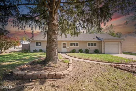 1740 Delmonte Dr, Toledo, OH 43615