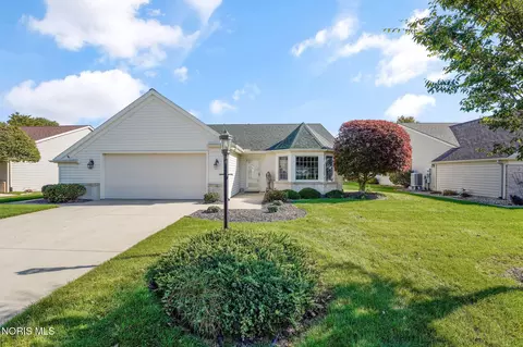 75 Lisa Ann Dr, Fremont, OH 43420