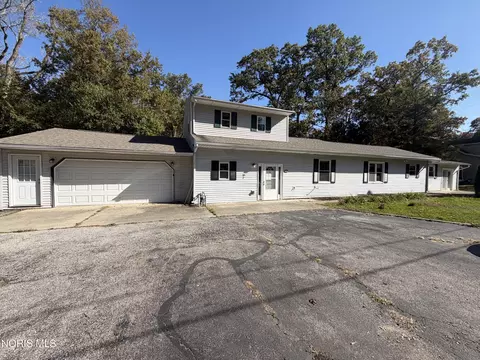 2906 Elmwood Dr, Sylvania, OH 43560