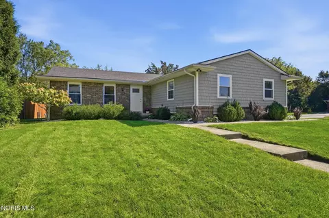 9530 Charlemont Rd, Perrysburg, OH 43551