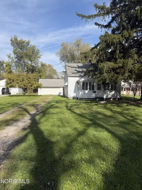 5856 Carnation Dr, Toledo, OH 43615