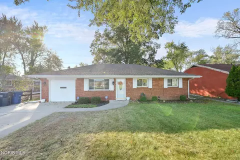 221 Mctigue Dr, Toledo, OH 43615
