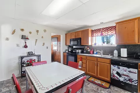 Kitchen - 9196 Milton Rd, Custar, OH 43511 photo 3 of 4