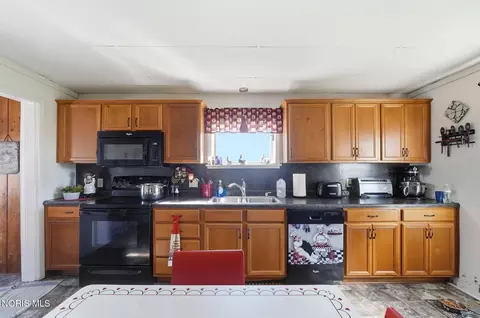 Kitchen - 9196 Milton Rd, Custar, OH 43511 photo 4 of 4